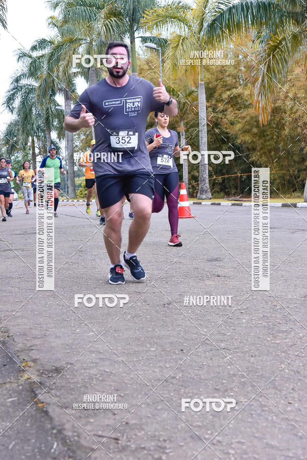 Buy your photos of the eventSantander Track & Field Run Series - Plaza Sul - Jardim Botnico on Fotop