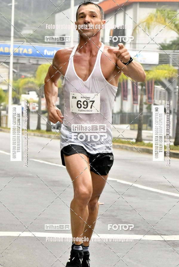 Buy your photos of the eventMeia Maratona de Blumenau on Fotop