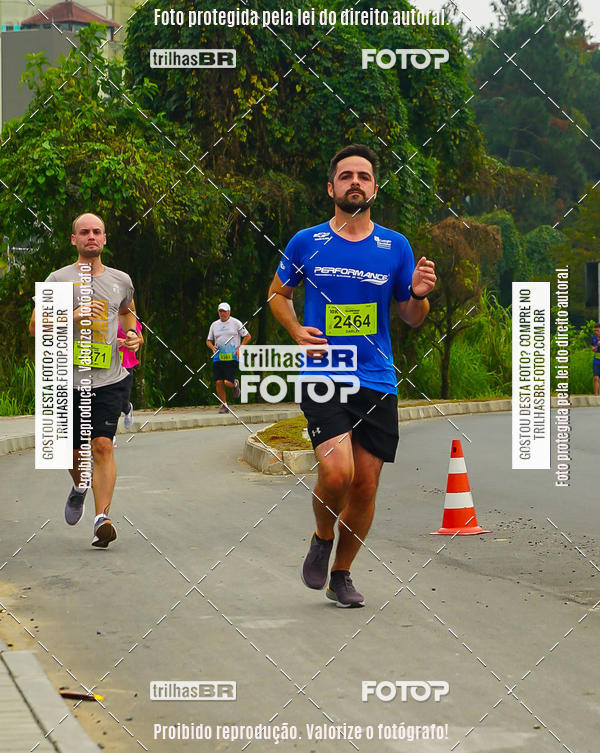 Buy your photos of the eventMeia Maratona de Blumenau on Fotop