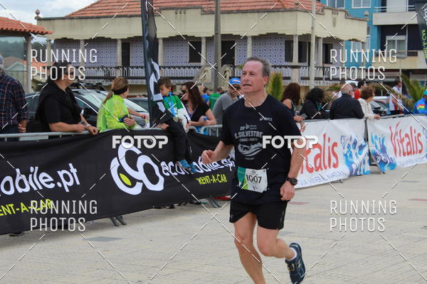 Buy your photos of the eventMeia Maratona Cortegaa 2017 on Fotop
