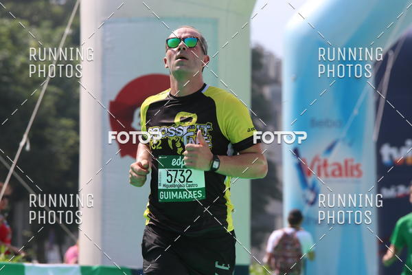 Buy your photos of the eventMeia Maratona Guimares on Fotop