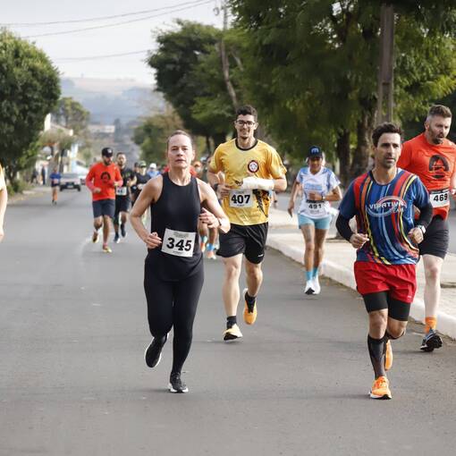 1 Corrida Jubilar do Esprito Santo e Caminhada da Famlia Ribeiro do Pinhal  on Fotop
